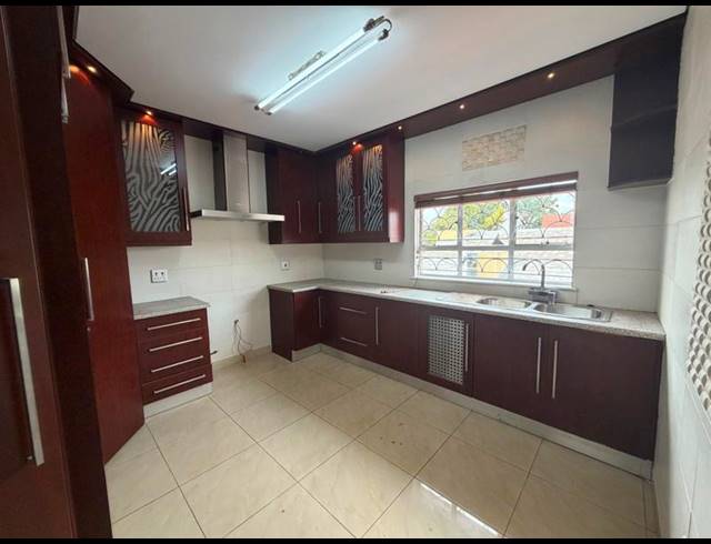 3 BEDROOM PROPERTY TO RENT IN LAUDIUM